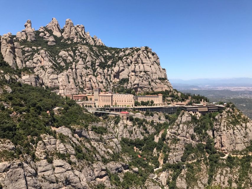 From Salou: Montserrat Monastery and Colonia Güell - What to expect from the multilingual guide