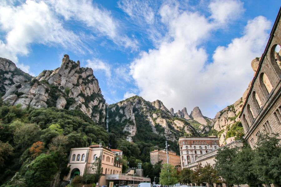 From Salou: Montserrat Monastery and Colonia Güell - Walking, hills, and access concerns