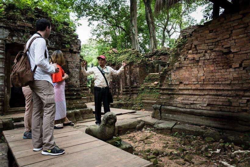 From Siem Reap: Koh Ker and Beng Mealea Temples Tour - The early pickup and the road north