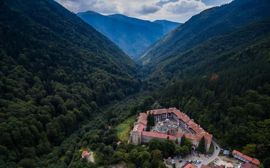 From Sofia: Plovdiv and Rila Monastery tour in one day - How the guides affect the experience