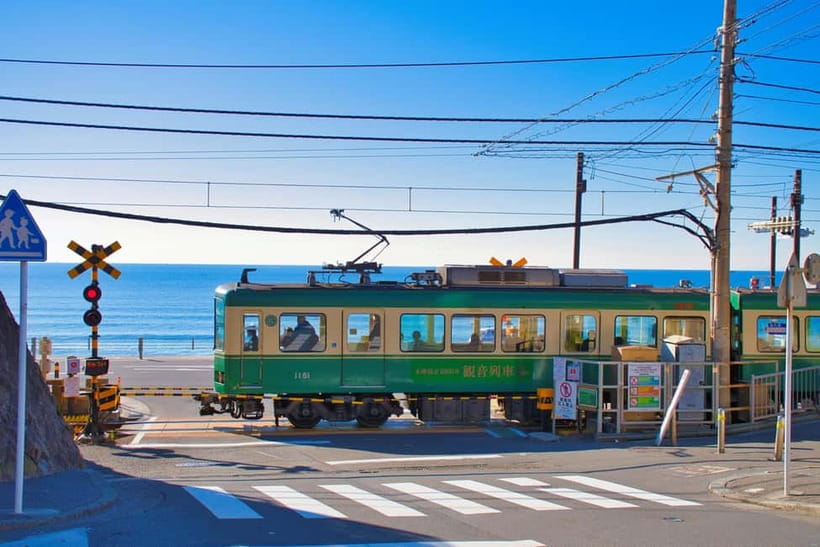 From Tokyo: Kamakura, Great Buddha, and Enoshima Bus Tour - Tsurugaoka Hachimangu and Kamakura’s samurai past