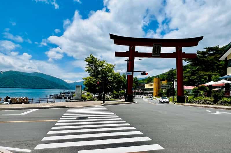 From Tokyo: Nikko Full-Day Sightseeing Trip - Shinkyo Bridge, Nikko’s graceful first stop