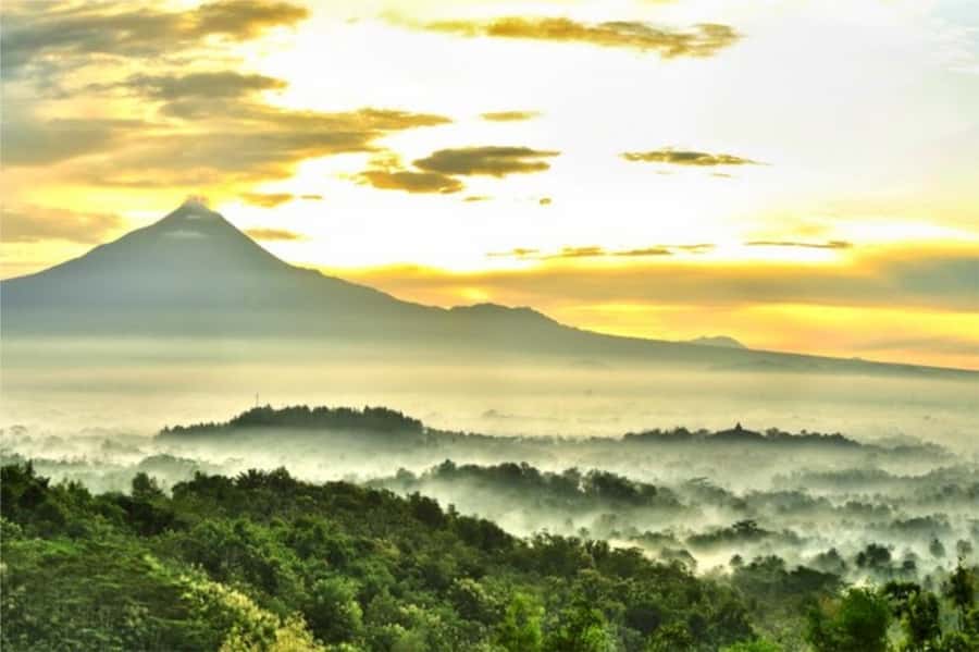 From Yogyakarta: Borobudur Sunrise on Setumbu Hill - Mendut and Pawon complete the Borobudur story