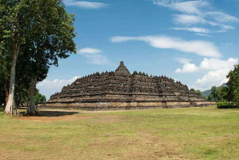 From Yogyakarta: Borobudur Trip with Guided Tour Options - Exploring the temple with an English-speaking guide
