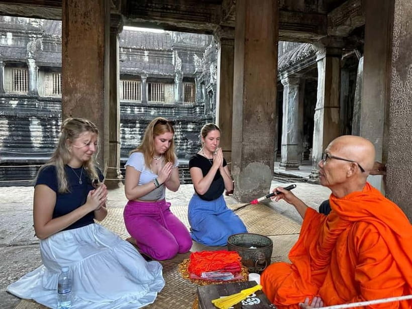 Full-Day Explore Angkor Temples Sunset Tour (with Lunch) - Lunch near Srah Srang and a needed pause