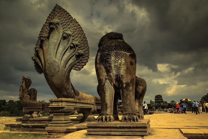 Full-Day Guided Sunset Tour of Angkor Wat - Lunch and a useful pause in the middle