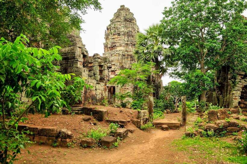 Full-day: Original bamboo train, Wat Banan, Phnom Sampov - Across the hanging bridge and into village life
