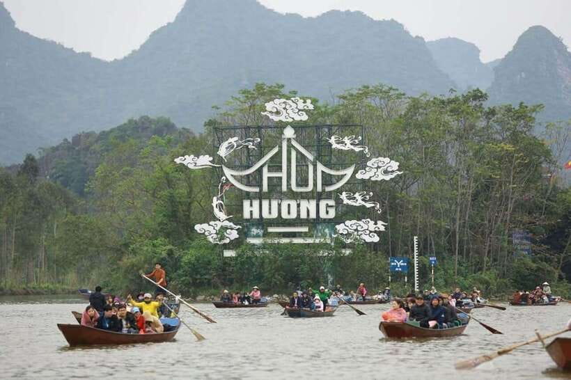 Full-Day Perfume Pagoda Group Tour - The 2.5-kilometer route to Huong Tich Cave