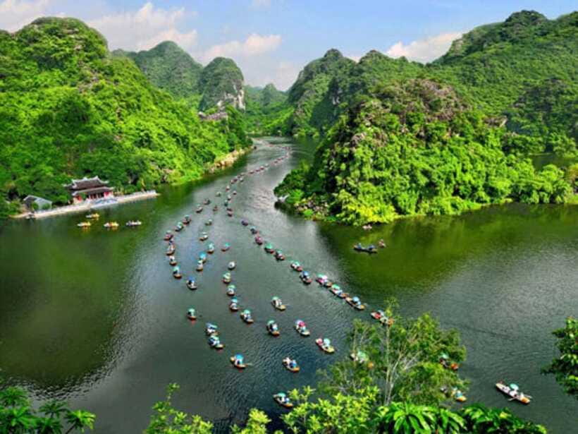 Full-Day Perfume Pagoda Group Tour - Huong Tich Cave and its spiritual setting