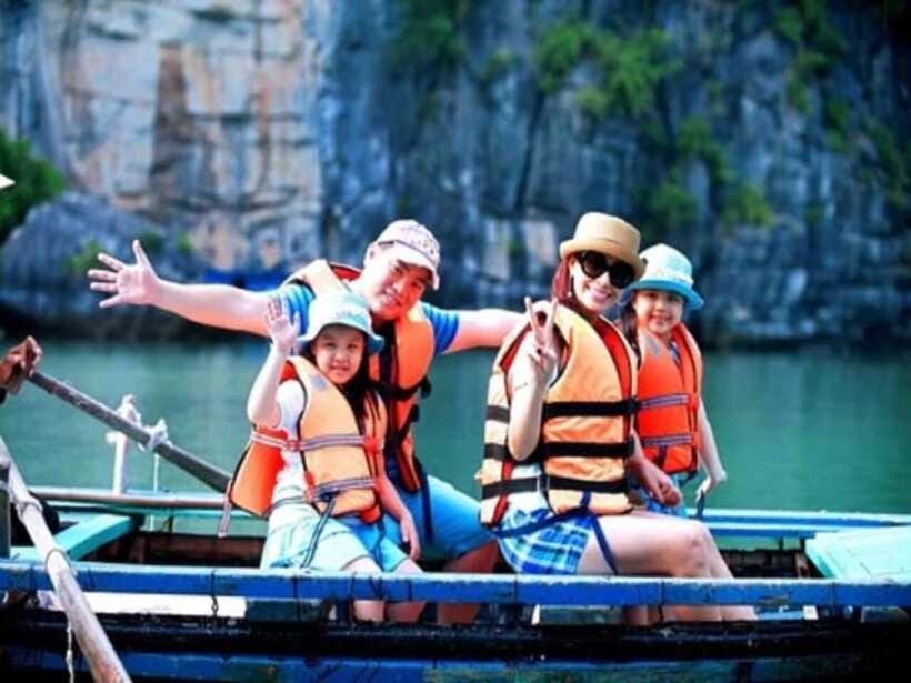 Full-Day Perfume Pagoda Group Tour - How the guides affect the day