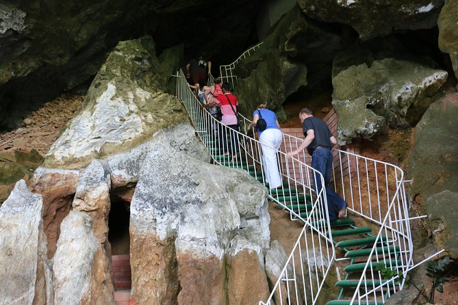 Full-Day Temple Tour Including Dragon Cave from Khao Lak - A local Thai lunch that earns its place