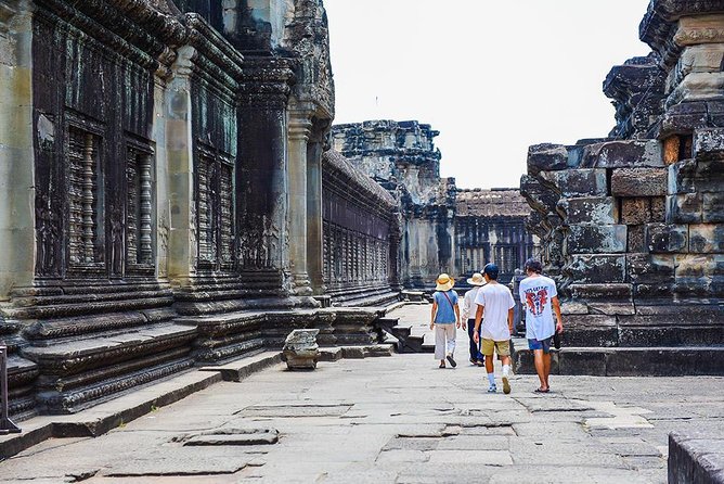 Full-Day Temples of Angkor Small Group Tour - Bayon’s stone faces and the stories in its walls
