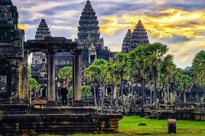Full-Day Temples of Angkor Small Group Tour - The guides are a major part of the experience