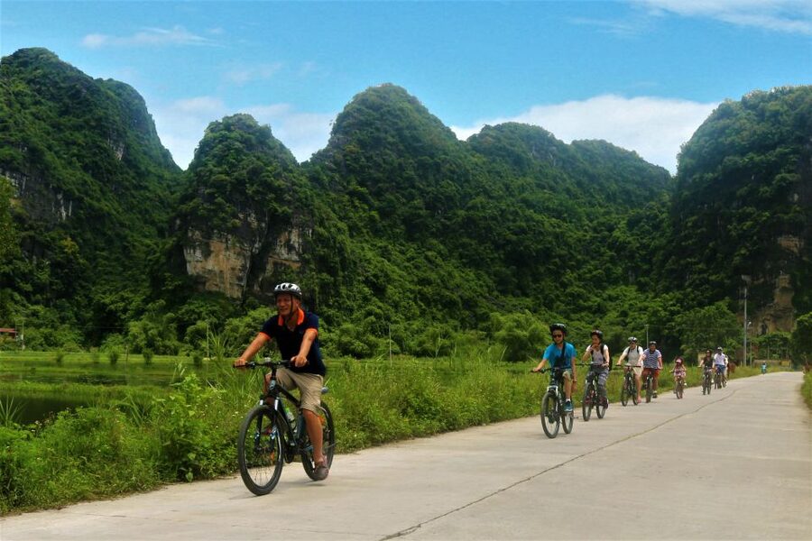 Full Day Trang An, Bich Dong Pagoda, Biking & Family Visit - Guide quality and the importance of English