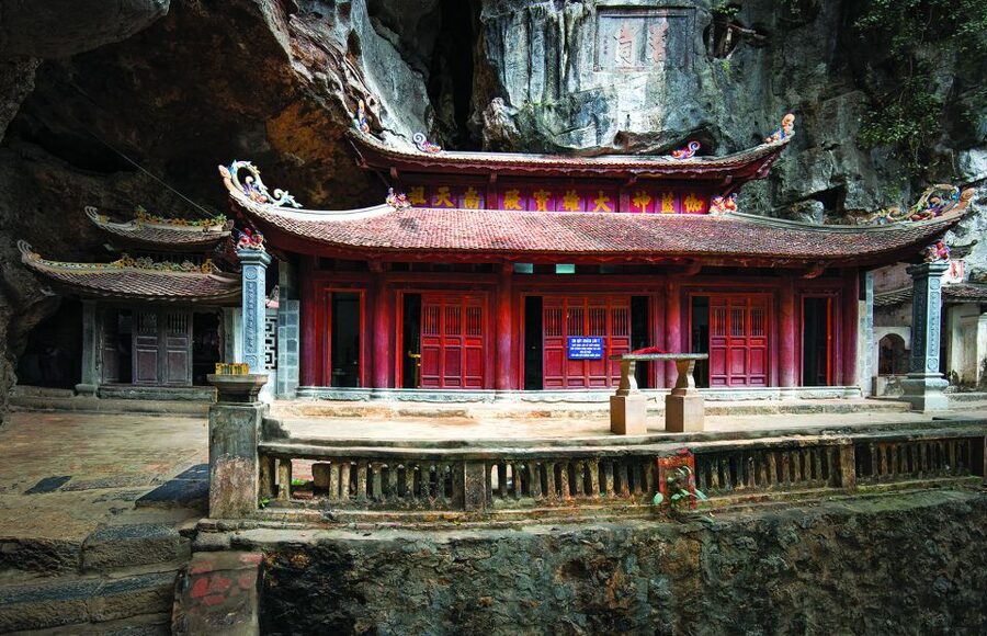 Full Day Trang An, Bich Dong Pagoda, Biking & Family Visit - The Trang An sampan through caves and temples