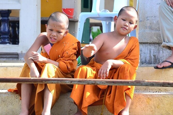 Giant Buddha and Bangkok Local Tour - Timing, meeting points, and the private format