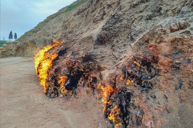 Gobustan, Mud Volcano, Burning Mountain and Fire Temple Tour - What the private vehicle adds