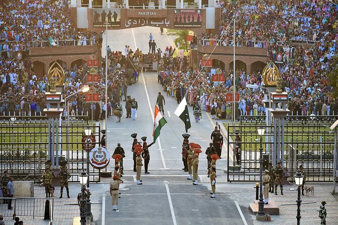Golden Temple and Wagah Border Private Tour with Punjabi Lunch - Entering the Golden Temple and understanding Sikh practice