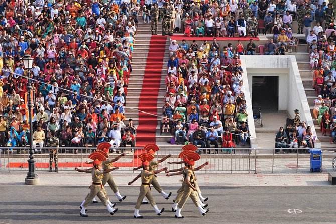 Golden Temple, Jallianwala Bagh, Partition Museum & Wagha Border - #Travellouge - Who should book this experience?