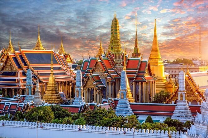 Grand Palace & Emerald Buddha Private Tour [Optional Luxury] - Standard transport or the luxury van