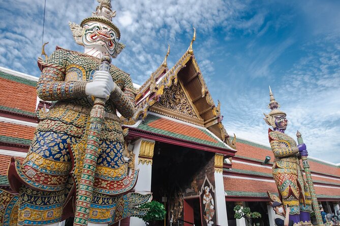 Grand Palace & Wat Arun Immersive Guided Walking Tour 3-Hour - Crossing the river by ferry
