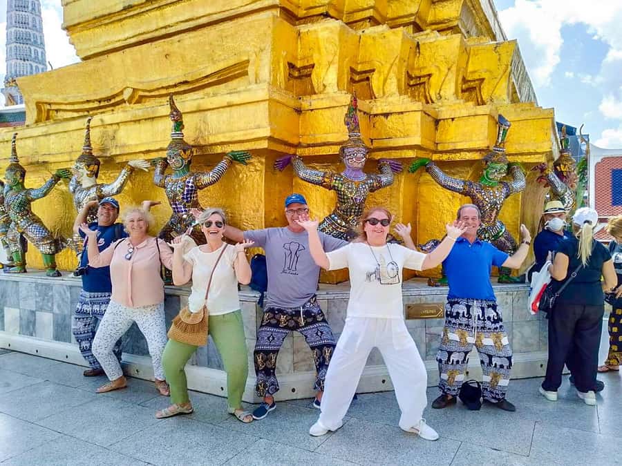 Grand Palace, Wat Pho, and Wat Arun: Guided Tour in Spanish - The Grand Palace and the Emerald Buddha