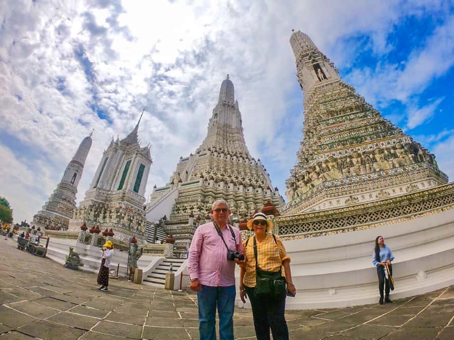 Grand Palace, Wat Pho, and Wat Arun: Guided Tour in Spanish - Wat Pho and the enormous Reclining Buddha