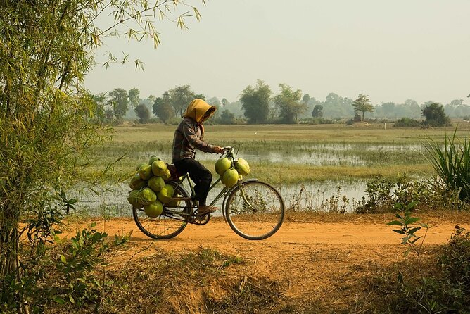 Grand Tour-Ek Phnom. Baset. Bamboo Train. Wat Banan. Phnom Sampov - The Bamboo Train’s one-hour ride