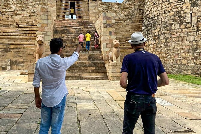 Guided tour of Bateshwar Temples Morena - What the guide adds to the stonework