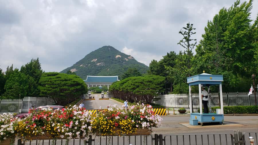 Gyeongbokgung Palace, Jogyesa Temple and Bukchon village - Key points at a glance