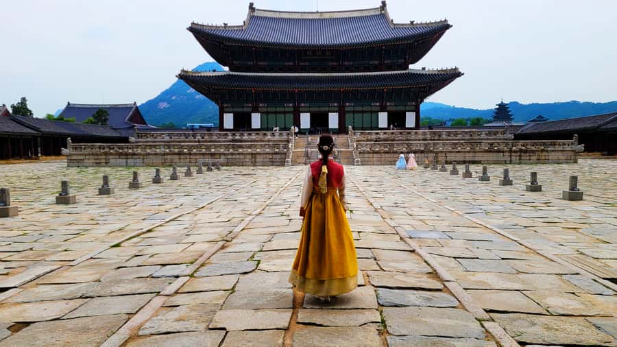Gyeongbokgung Palace, Jogyesa Temple and Bukchon village - Meeting near Anguk Station and starting at Jogyesa