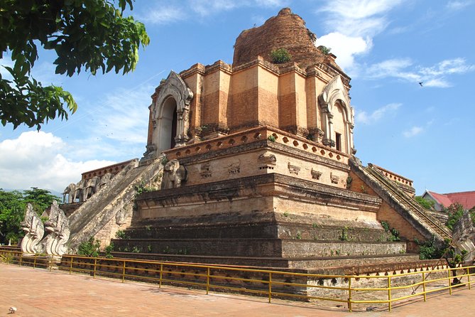 Half Day Chiang Mai City Temples & Museum Tour - Group or Private - Wat Phra Singh, a strong opening stop