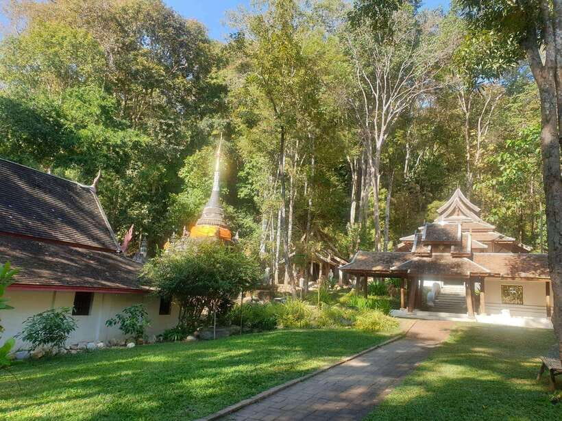 Half Day Morning Wat Pha Lat & Wat Phra That Doi Suthep Tour - Wat Pha Lat: forest shade, waterfalls, and quiet stonework