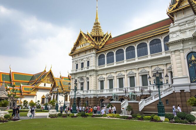 Half-Day Royal Grand Palace and Bangkok Temples Tour - Timing, transport, and group size