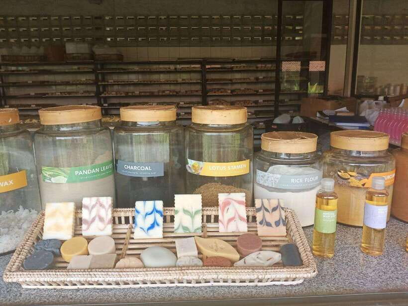 Half Day Trip: Silk Farm, Satcha, and Senteur d'Angkor Tour - Senteurs d’Angkor and Cambodian-made products