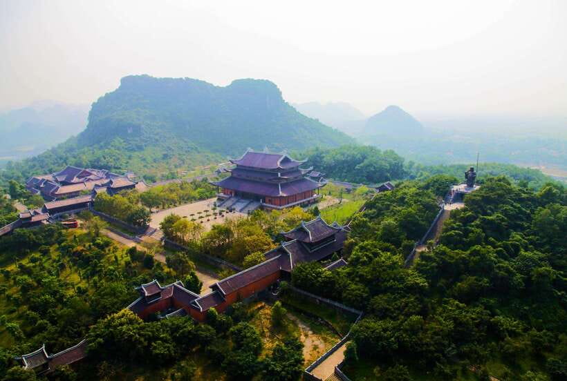 Hanoi: Ninh Binh, Trang An, Mua Cave and Bai Dinh Pagoda - A long return to Hanoi around 7:30 PM