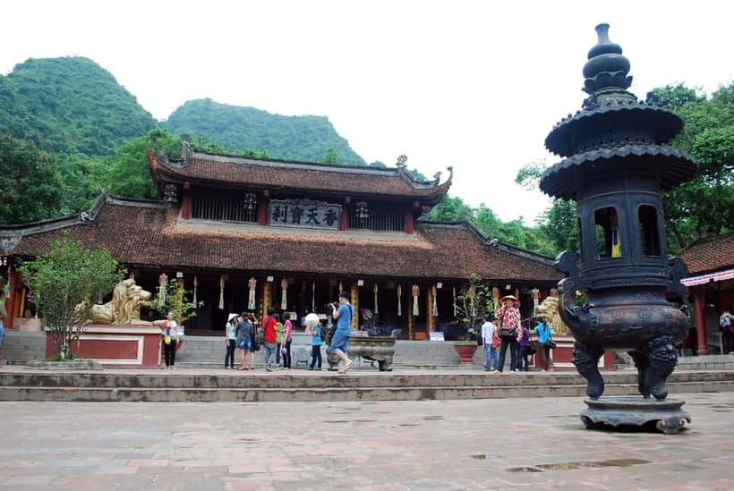Hanoi: Perfume Pagoda Day Tour with Boat Ride & Cave Visit - What the guide adds