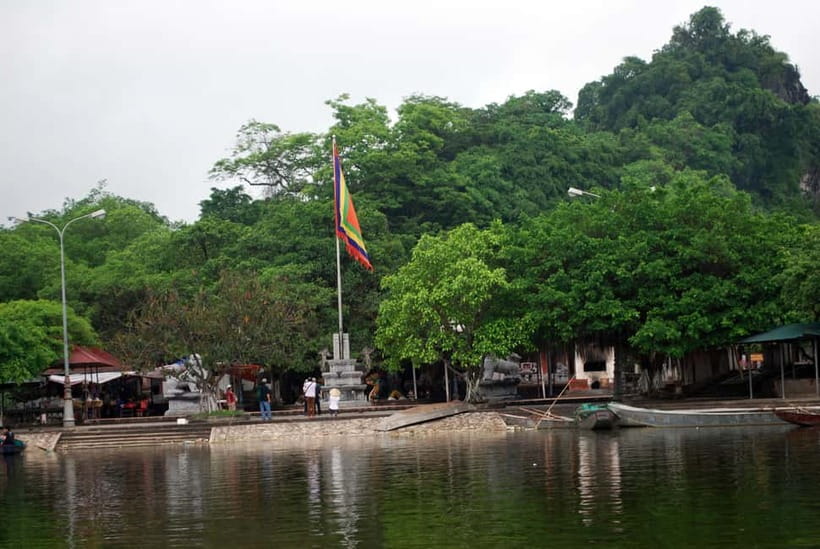 Hanoi: Perfume Pagoda Day Tour with Boat Ride & Cave Visit - Who should book this day trip