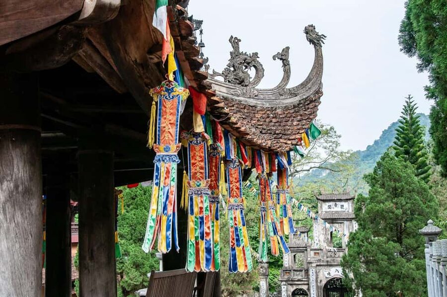 Hanoi: Perfume Pagoda - Yen Stream Boat Ride, Lunch & Cave - The 1.8-mile ride along Yen Stream