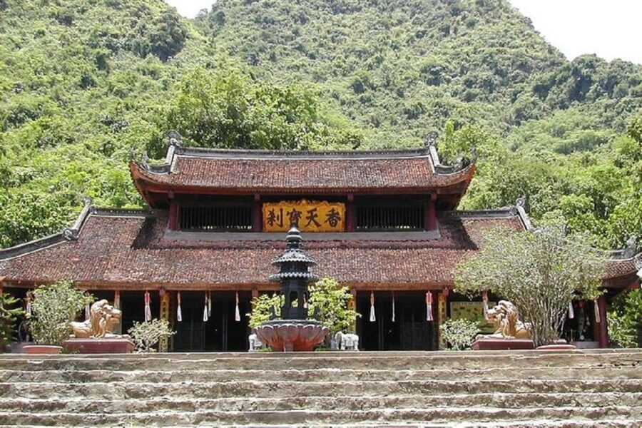 Hanoi: Perfume Pagoda - Yen Stream Boat Ride, Lunch & Cave - What the $49 price really buys you