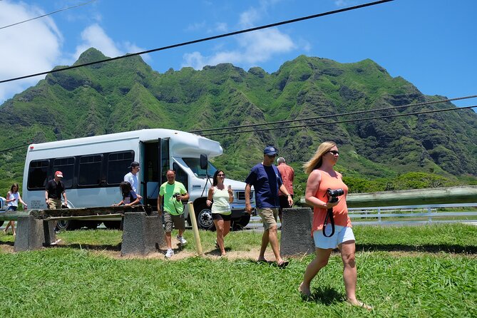 Hidden Gems of Oahu Circle Island Tour with Byodo In Temple - Coffee, macadamia nuts, and the Koʻolau coast