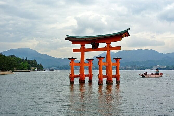 Hiroshima and Miyajima Day Trip with Itsukushima Shrine & Ferry - How to make the most of three hours on Miyajima