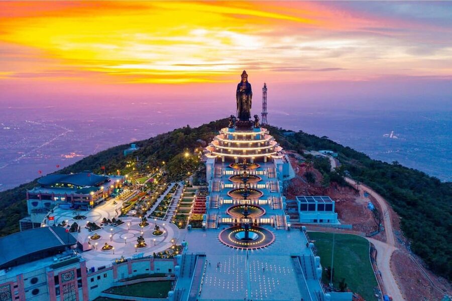 Ho Chi Minh: Black Virgin Mountain & Cao Dai Temple Tour - Guide quality and the value of the $110 price