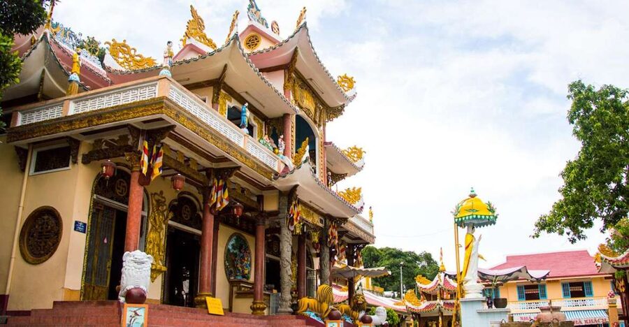 Ho Chi Minh City: Cao Dai Temple & Black Lady Mountain Tour - Cao Dai Holy Temple and its unusual faith
