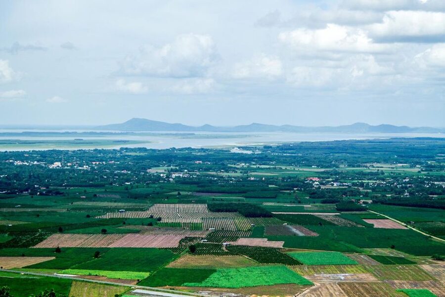 Ho Chi Minh City: Cao Dai Temple & Black Lady Mountain Tour - Lunch and the Dinh Van Son stop
