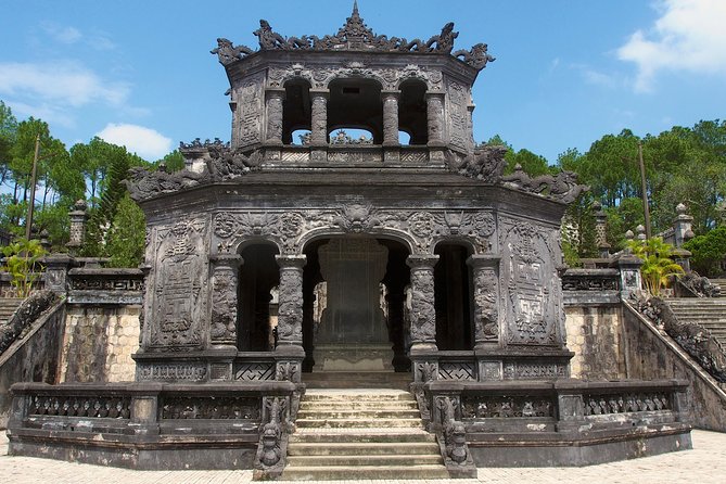 Hue: 3 Tombs + Pagoda with Knowledgeable ES Driver - Why a private car works so well in Hue
