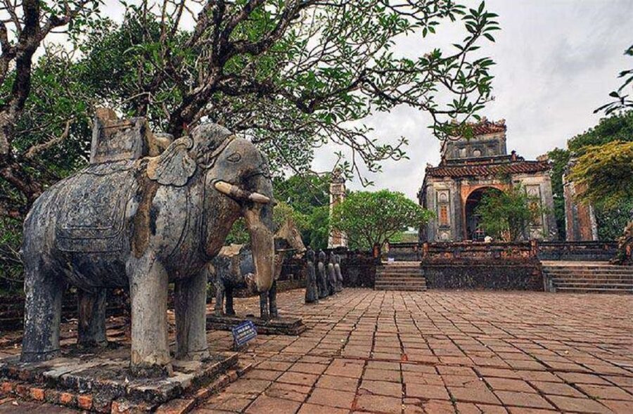 Hue City Motorbike Tour to Countryside, Pagoda & Royal Tombs - Time, food, and practical costs