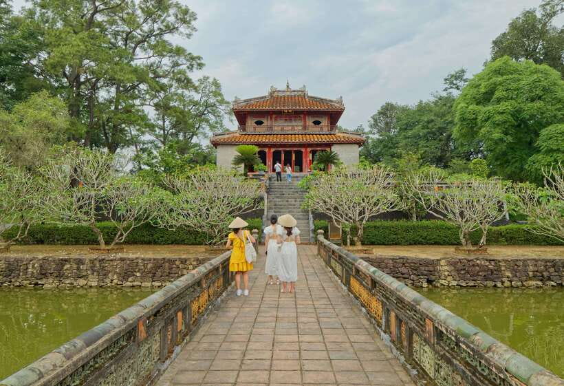 Hue: Dragon Boat, Perfume River, Pagoda & Royal Tomb Tour - Timing, comfort, and weather