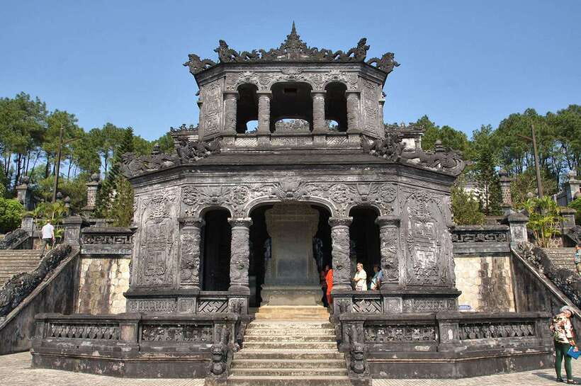 Hue: Explore the Royal City Customize with Dragon Boat - Entering the Imperial City of Hue