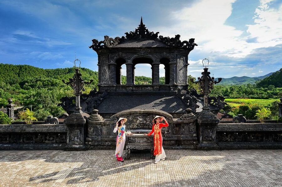 Hue: Hue Royal Tombs Tour Visit 3 Best Tombs & Pagoda - Timing, heat, rain, and walking